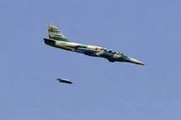 جنگنده‌های سوریه، مواضع تروریست‌ها در حمص را بمباران کردند