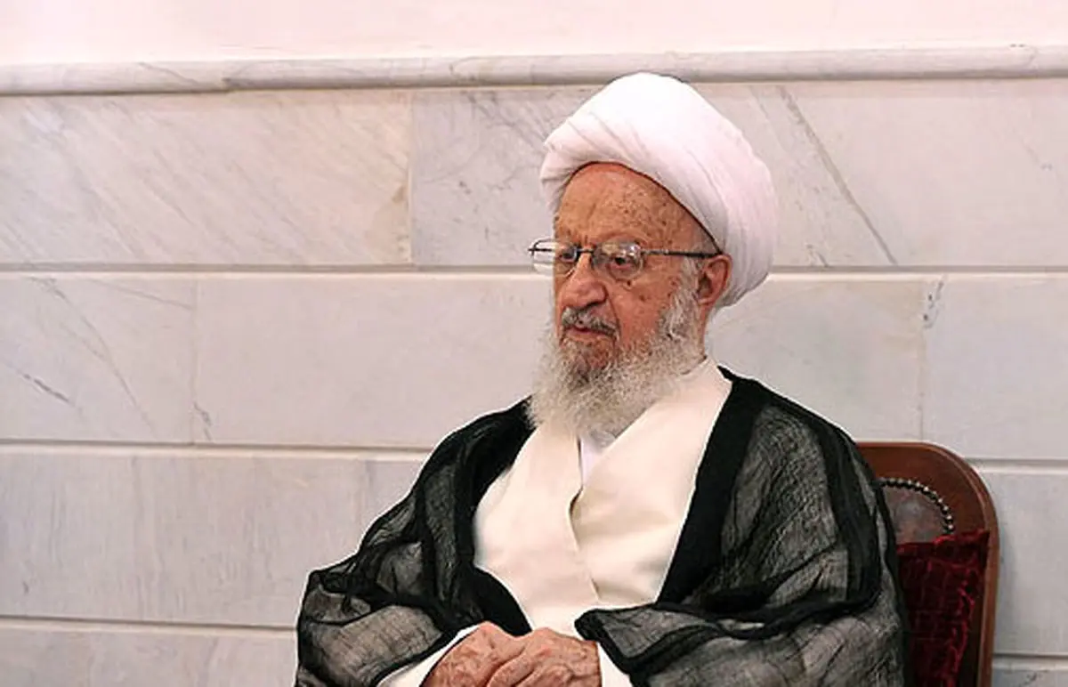 آیت‌الله مکارم‌ شیرازی: مشکلات جهان اسلام راه‌حل نظامی ندارد