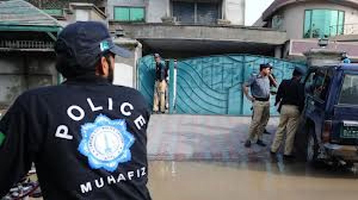 افراد مسلح ناشناس، حداقل دو پلیس را در پایتخت پاکستان مجروح کردند