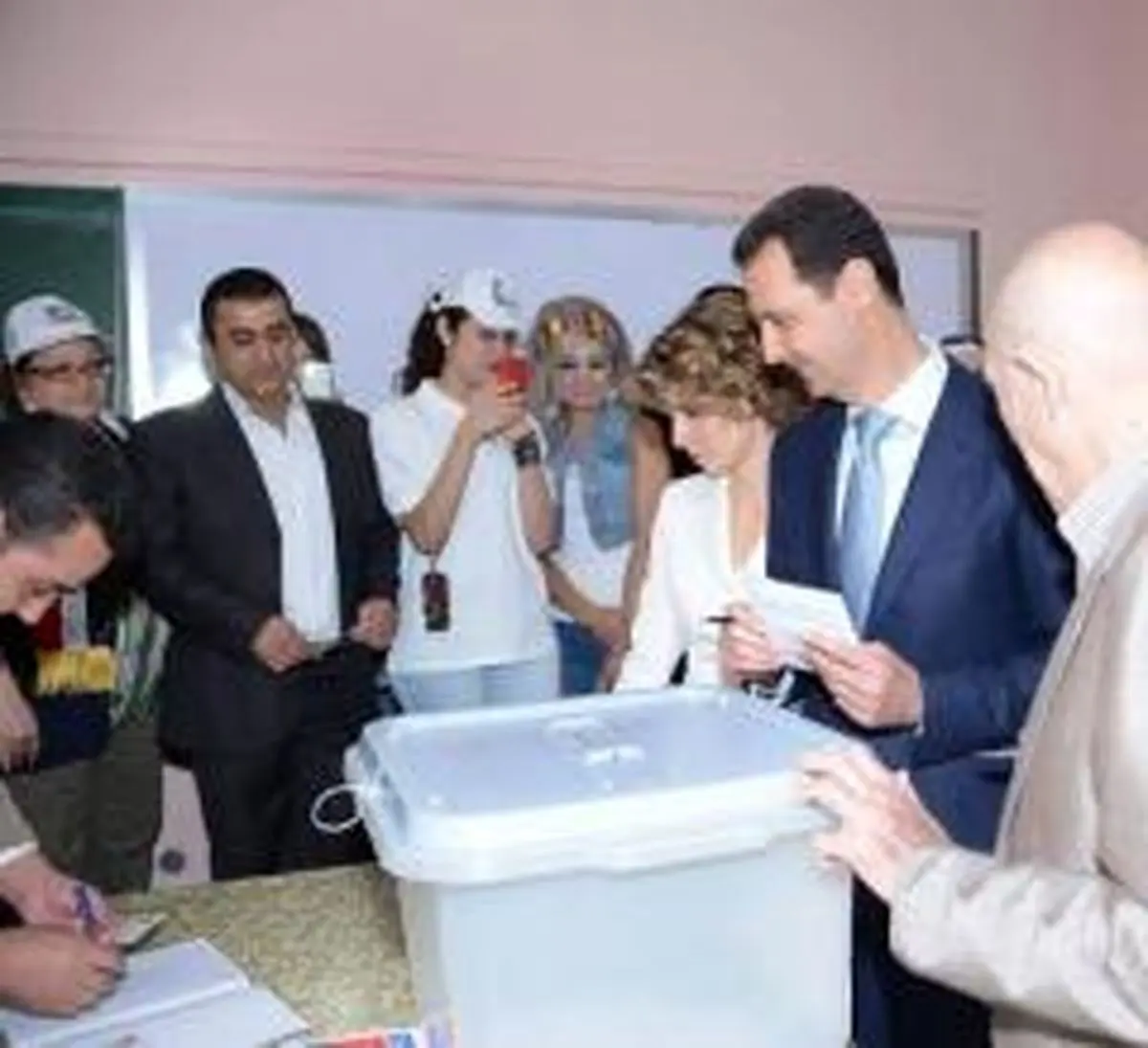 بشار اسد رای خود را به صندوق انداخت