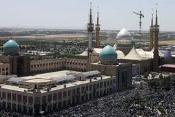 ۱۶۰۰ زائر توسط نیروهای هلال احمر در اطراف حرم امام راحل امدارسانی شدند