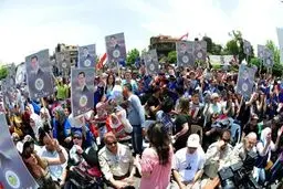 مردم دمشق بعد از پیروزی بشار اسد به خیابان‌ها ریختند