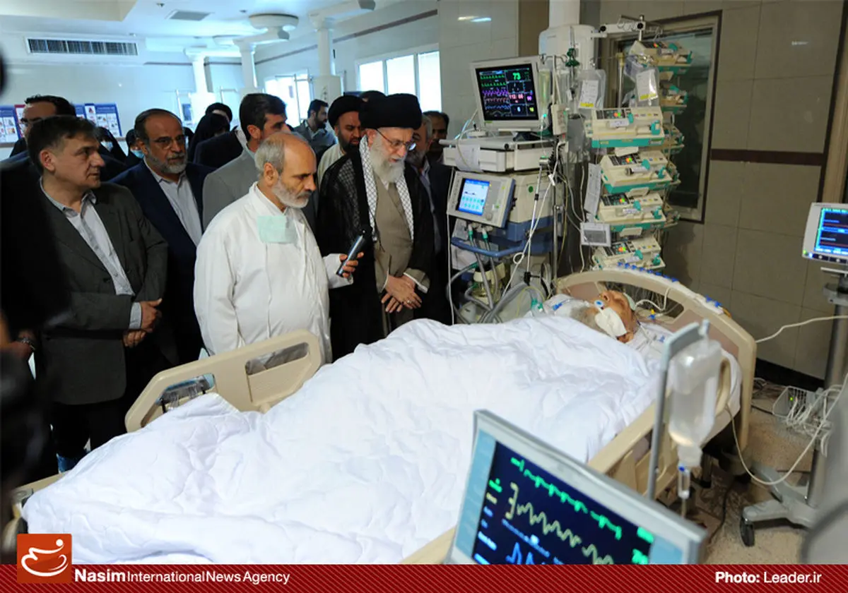 گزارش تصویری:: عیادت رهبر معظم انقلاب از آیت‌الله مهدوی کنی