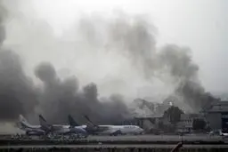 بزرگترین فرودگاه پاکستان پس از پایان حملات طالبان، بازگشایی شد