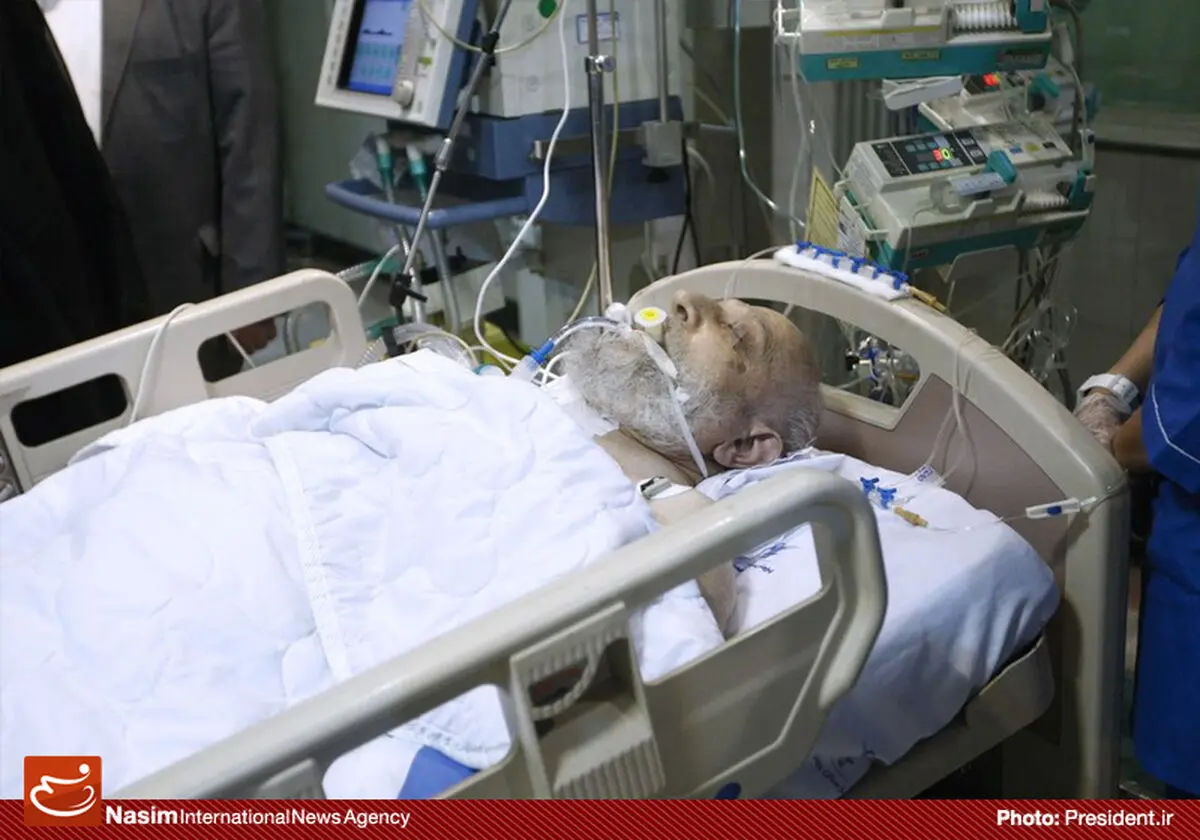 پروفسور سمیعی به منظور کمک به روند مداوای آیت الله مهدوی کنی وارد بیمارستان بهمن شد