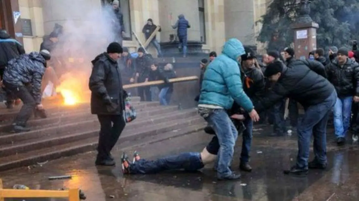 انفجار خودروی بمب‌گذاری شده در شهر "دونتسك" اوكراین دو كشته بر جای گذاشت