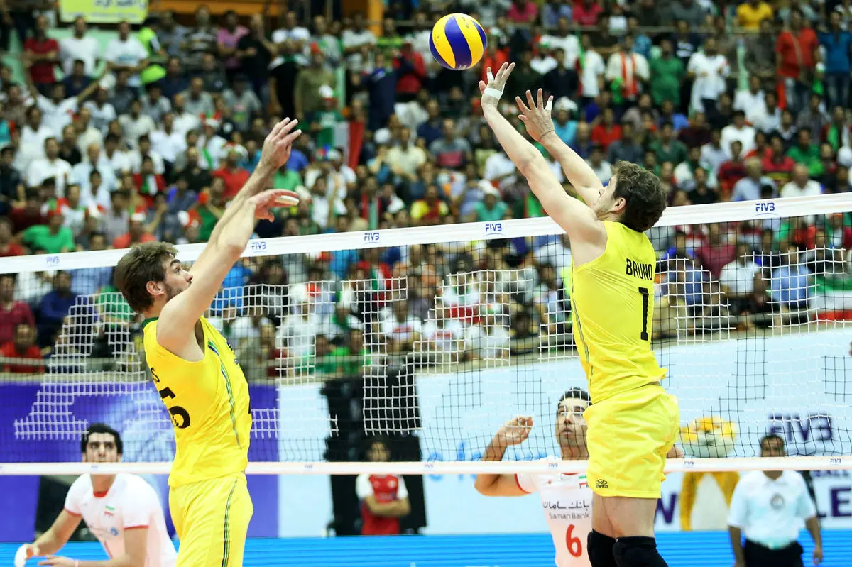 وزیر ورزش، دیدار تیم ملی والیبال برابر برزیل را از نزدیک تماشا می‌کند