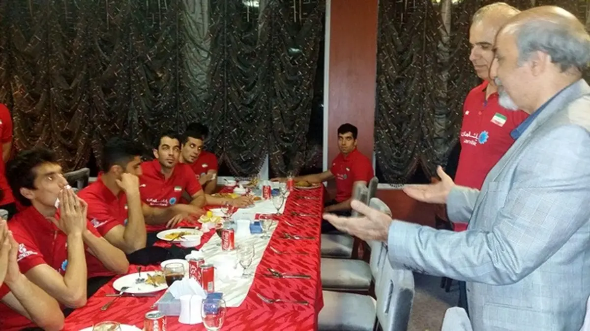 وزیر ورزش: شادی مردم بهترین پاداش شماست، برای برد تیم ایران دعا کردم