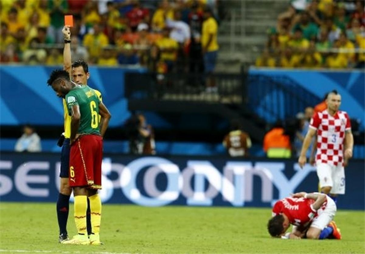 بازیکن کامرون ۳ جلسه محروم شد