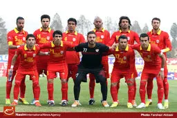 مدافع تیم فوتبال فولاد قراردادش را تمدید کرد