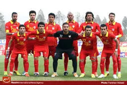 مدافع تیم فوتبال فولاد قراردادش را تمدید کرد