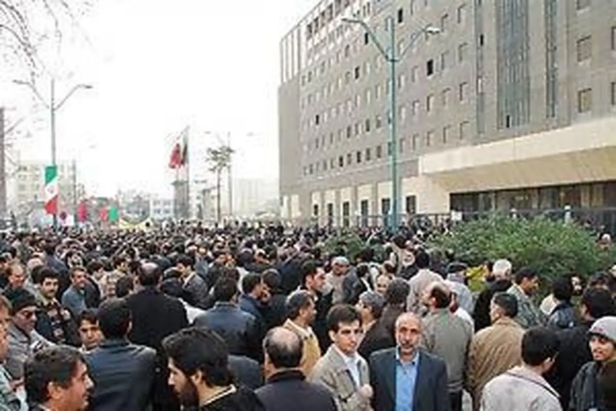 معلمان حق‌التدریس مقابل مجلس تجمع کردند