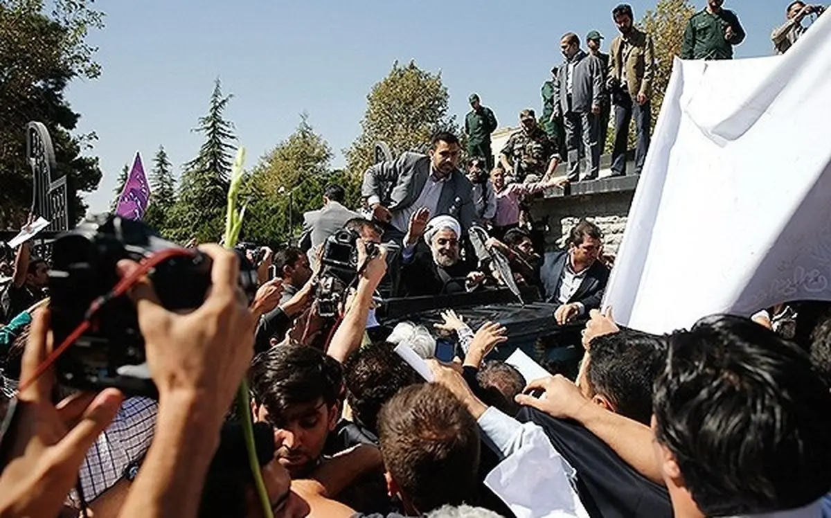 روحانی وارد فرودگاه خرم آباد شد