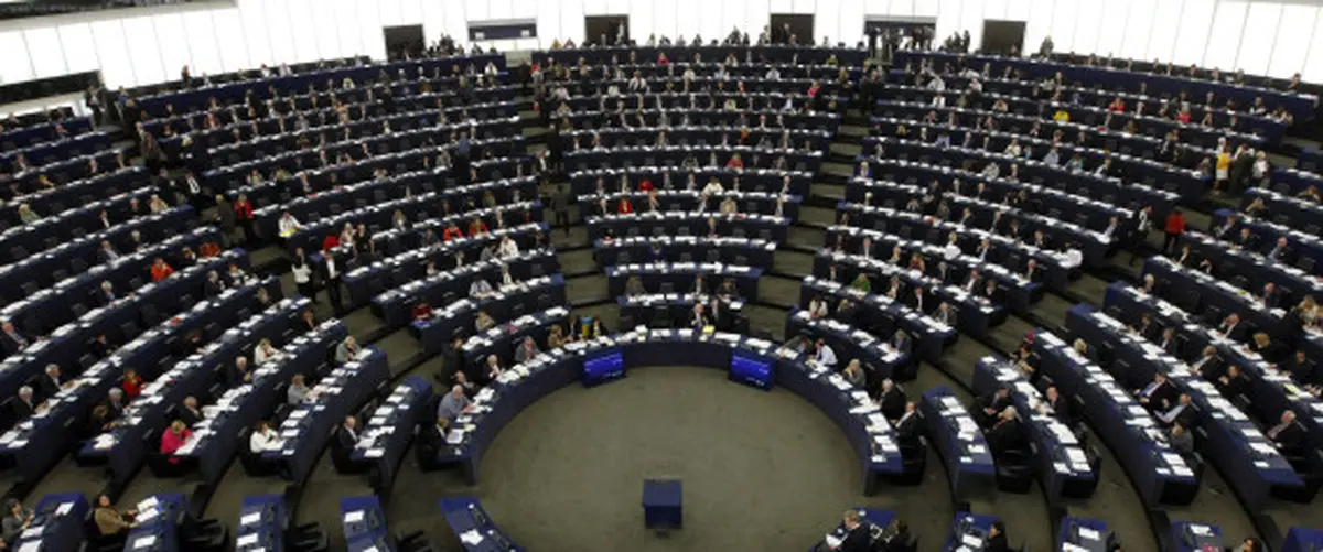 پارلمان اروپا ۲۵ تیر رای نهایی برای ریاست "یونکر" در کمیسیون اروپا را اعلام می‌کند