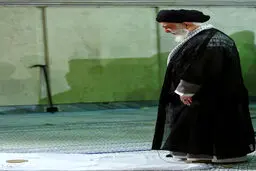  نماز ظهر و عصر در ماه رمضان به امامت حضرت آیت‌الله خامنه‌ای برگزار می‎شود