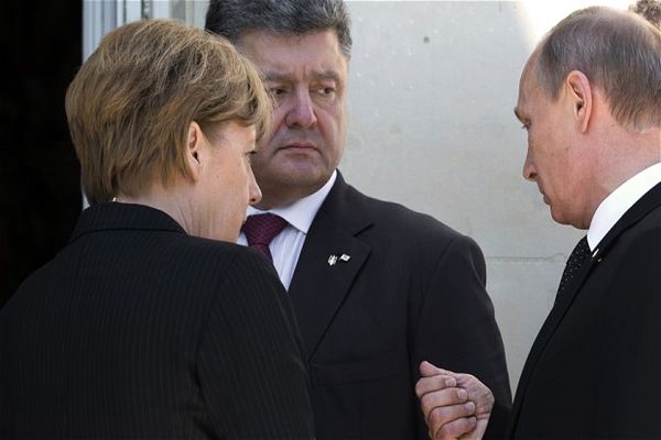 صدراعظم آلمان از پوتین به دلیل عدم همکاری با طرح صلح رئیس‌جمهور اوکراین انتقاد کرد