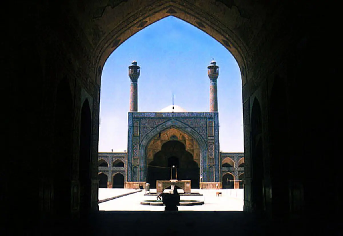 عضو كمیسیون اجتماعی مجلس: بودجه و امكانات مسجد برای تكمیل فعالیت‌هایشان كافی نیست