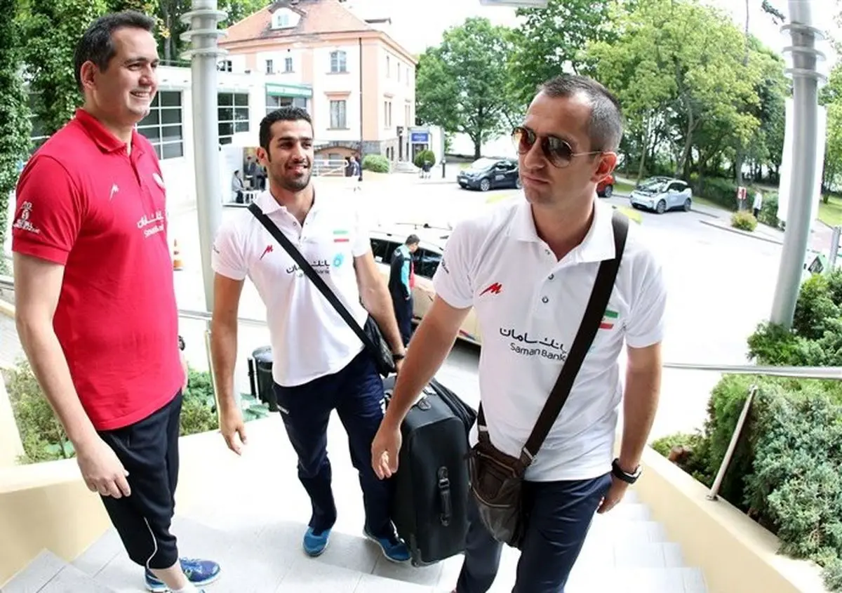 مربی و پشت خط‌زن تیم ملی والیبال با یک روز تاخیر به اردوی تیم ملی ملحق شدند