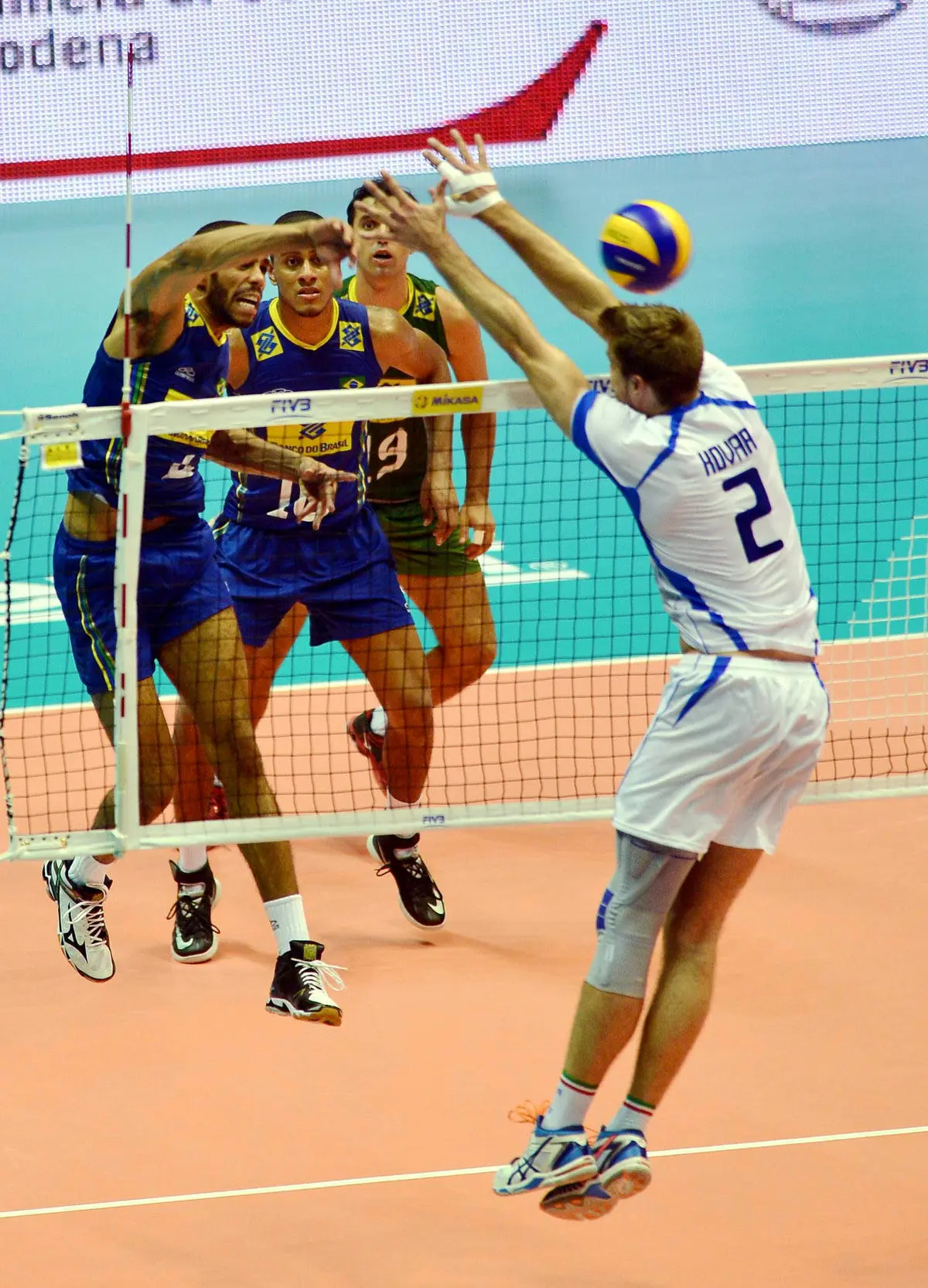 تیم ملی والیبال برزیل با نتیجه ۳ بر یک برابر ایتالیا پیروز شد
