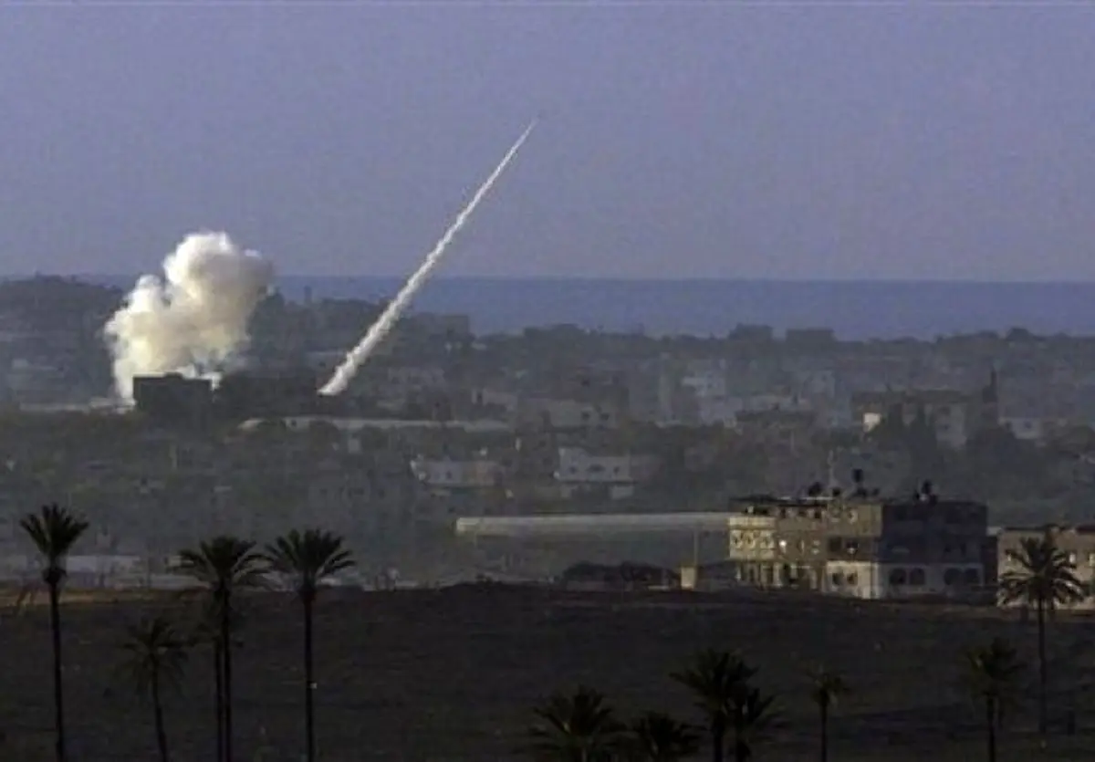 غزه پاسخ حملات هوایی صهیونیست‌ها را با موشک داد