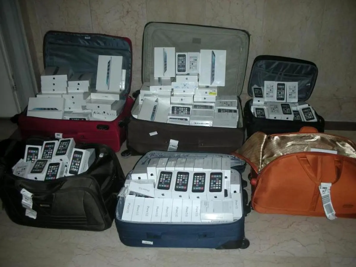 محموله یک میلیارد تومانی گوشی همراه در فرودگاه امام خمینی(ره) کشف شد