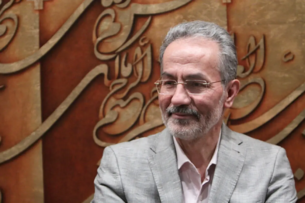 چهره ماندگار خوشنویسی: من همیشه با وضو کار می‌کنم