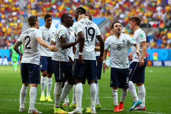 تیم ملی فوتبال فرانسه با پیروزی ۲ بر صفر مقابل نیجریه راهی مرحله بعد شد