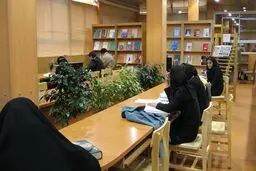 یك نویسنده مشهدی ۳۱۰۰ جلد كتاب به كتابخانه‌های عمومی خراسان رضوی اهدا كرد