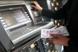 حکیمی: اضافه برداشت روزانه نسبت به سقف ۲۰۰ هزار تومان در عابر بانک‌ها تخلف است