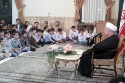 هاشمی رفسنجانی با كودكان تحت پوشش سازمان بهزیستی دیدار کرد