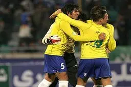 نفت تهران در دیداری دوستانه شیرین‌فراز را شکست داد