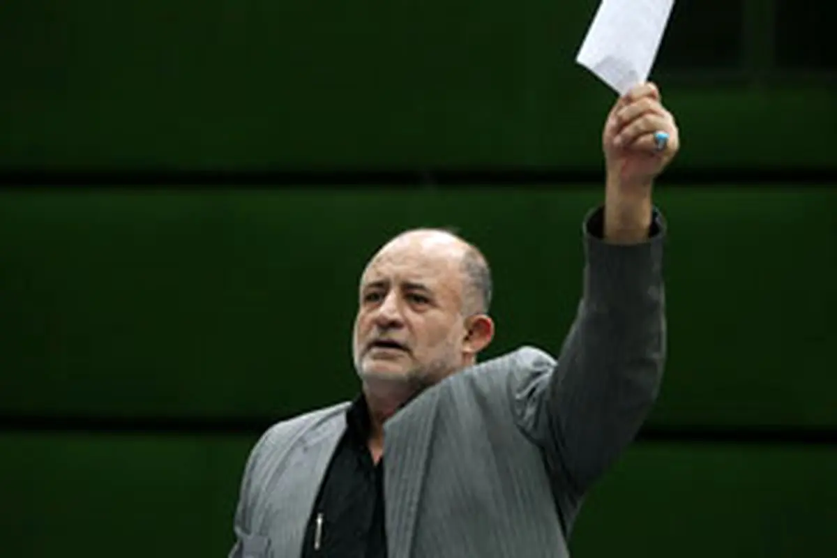 قاضی‌پور به افطاری‌های برخی دستگاه‌های دولتی در برج میلاد تذکر داد