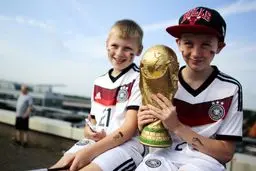 صدها هزار آلمانی از تیم ملی فوتبال کشورشان استقبال کردند