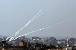 مبارزان فلسطینی ضمن شکستن گنبد آهنین، 