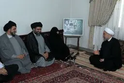 رئیس‌جمهور همزمان با شب نوزدهم رمضان با خانواده شهید اندرزگو دیدار کرد