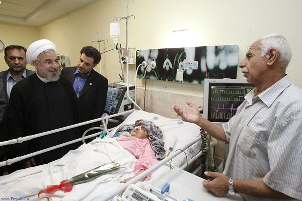 رئیس‌جمهور از بیماران بیمارستان شهدای تجریش عیادت کرد
