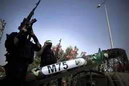 مبارزان فلسطینی سه راکت 