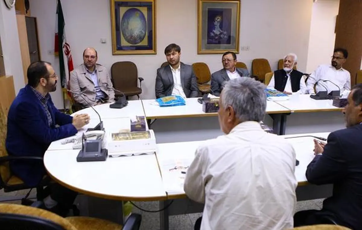 رئیس حوزه هنری با جمعی از شعرا و ادبای فارسیزبان كشورهای مختلف دیدار كرد