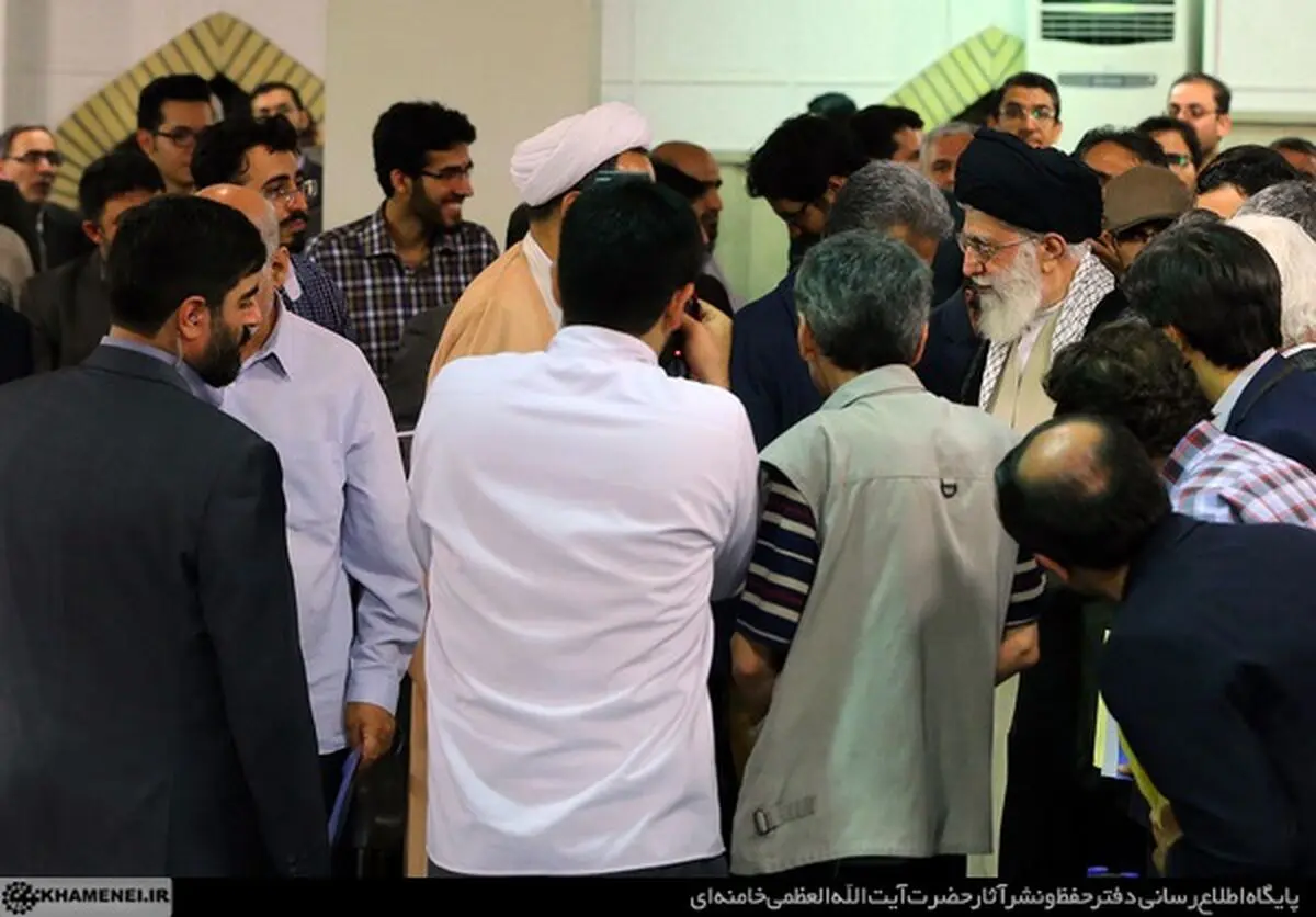 جمعی از اهالی شعر و ادب با رهبر معظم انقلاب دیدار کردند