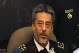 فرمانده نیروی دریایی ارتش با خانواده دو شهید دیدار کرد