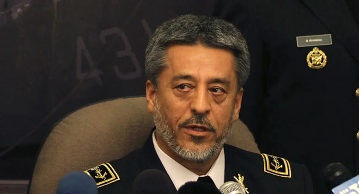 فرمانده نیروی دریایی ارتش با خانواده دو شهید دیدار کرد