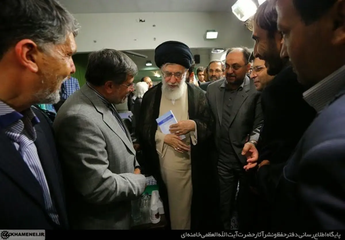 از ایراد جدی رهبر انقلاب به وزیر ارشاد تا غوغای شعر جوان‌ها