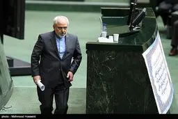 ظریف به همراه عراقچی و قشقاوی در صحن علنی مجلس حاضر شد