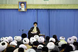 فیلم:: شرح احادیث اخلاقی توسط رهبر معظم انقلاب  - رضایت خداوند در توسعه زندگی