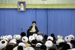 فیلم:: شرح احادیث اخلاقی توسط رهبر معظم انقلاب  - رضایت خداوند در توسعه زندگی