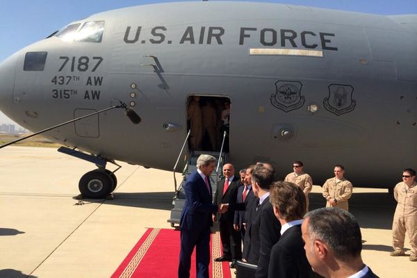 وزیر خارجه ‌آمریکا برای گفتگو درباره آتش‌بس وارد تل‌آویو شد