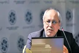 مشاور اقتصادی رئیس‌جمهور: بانک‌ها به جای روی آوردن به فناوری اطلاعات بیشتر شعبه محور شده‌اند