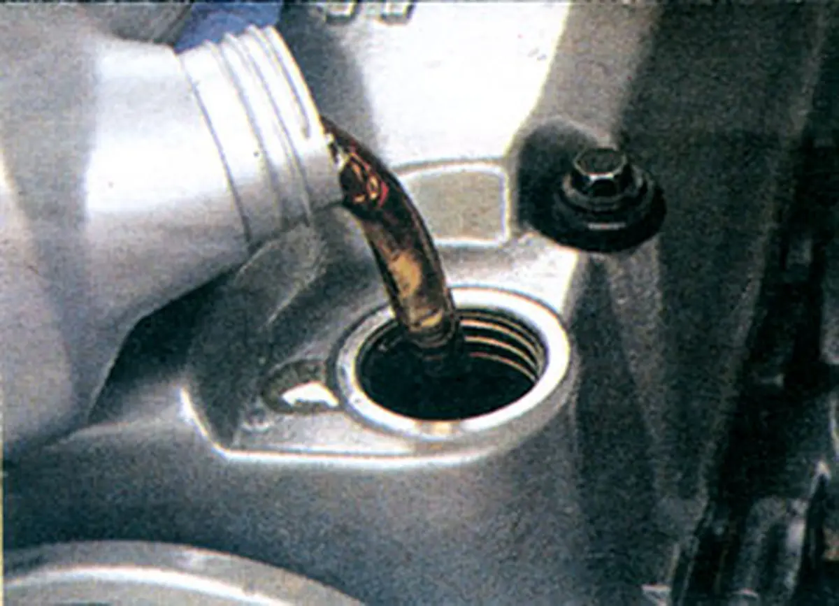 بیش از ۲۰۵ هزار تن روغن موتور و صنعتی تصفیه اول تولید شد