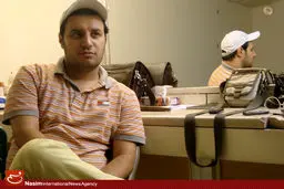 جواد عزتی: اینقدر توی سر بازیگر زده‌اند که ابهتش از بین رفته است