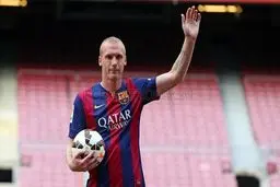 مدافع تازه‌وارد بارسلونا: هر وقت بخواهم سیگار می‌کشم